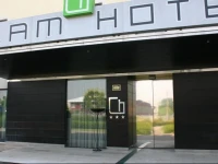 Glam Hotel 