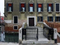 Charming House Iqs 