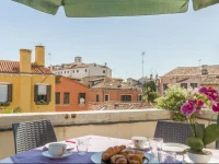 Rialto Deluxe Apartments 