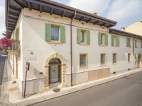 Lady Capulet Apartments 