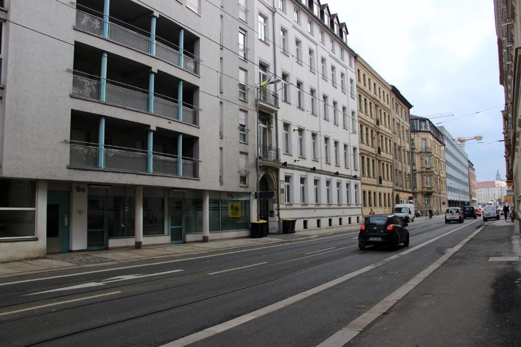 Leon Suite Apartments 