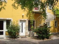 Art Apartments 