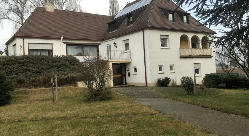 GГ¤stehaus an der RheinbrГјcke 