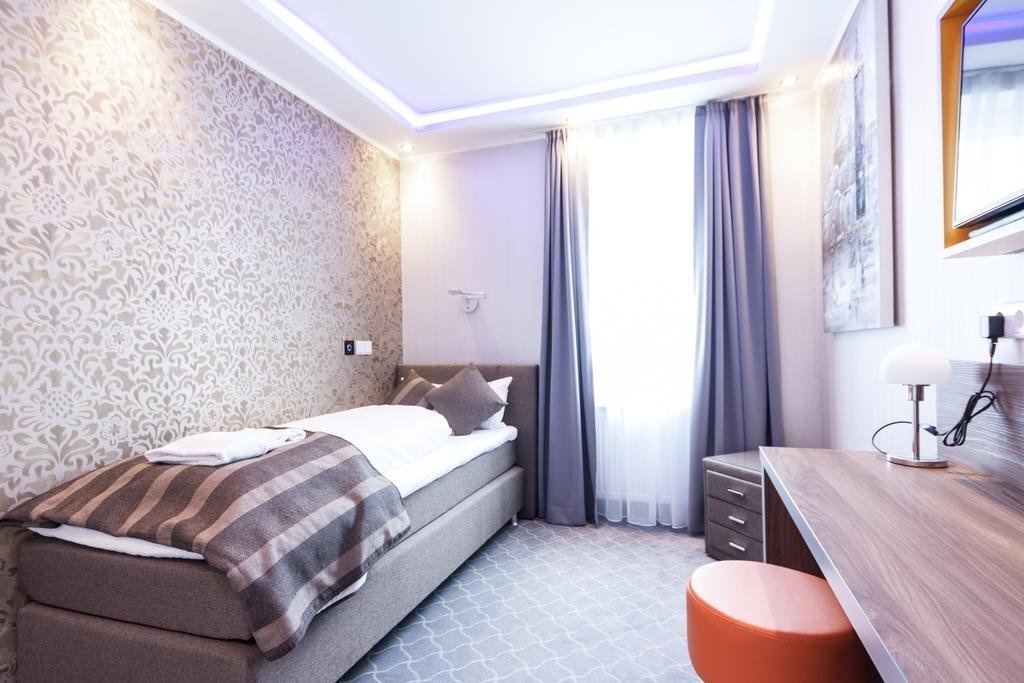 Stay-Inn Boardinghouse 