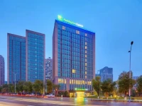 Holiday Inn Express Chongqing University Town 
