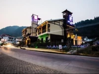 Zhangjiajie Changgongguan Tujia Customs Hotel 