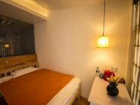 Dali Times Hostel 