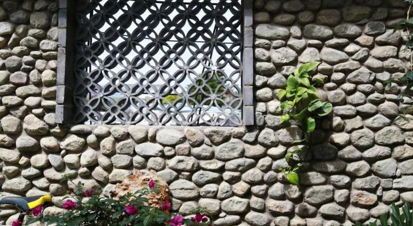 Jinhua Log Cabin 