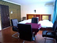 100 Chain Hotel 