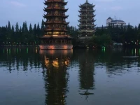 Lingchuan Hualian Business Inn 