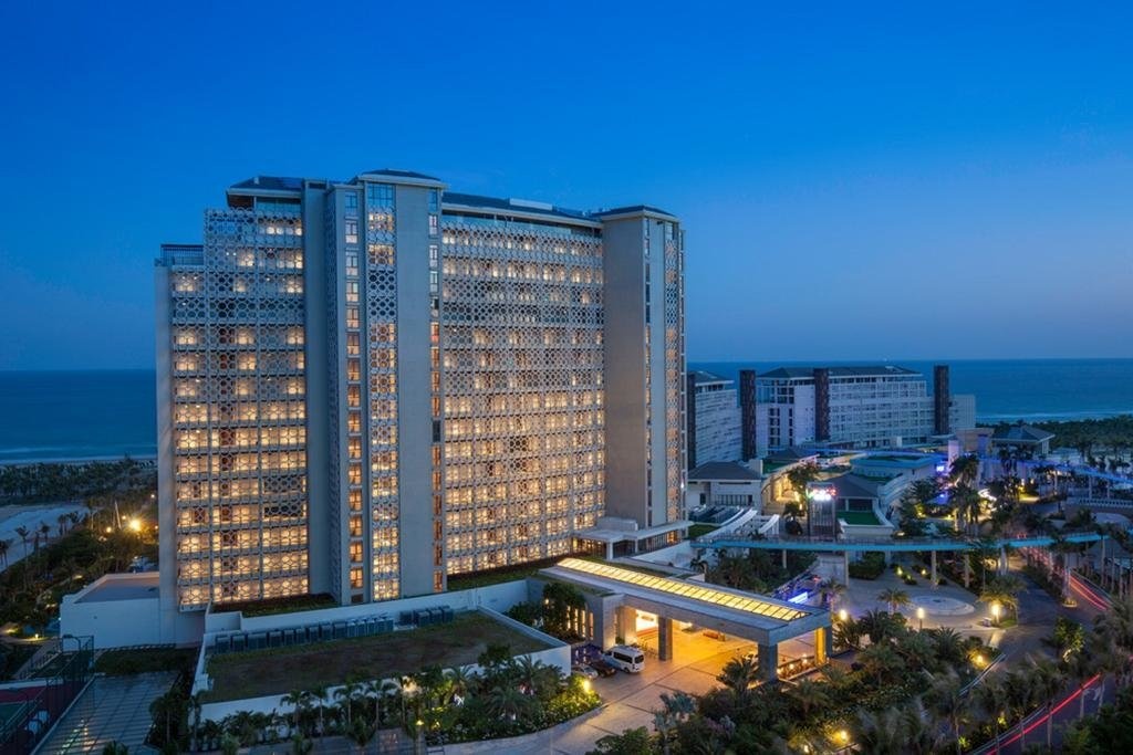 Aloha Oceanfront Suite Resort 5*