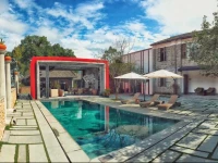 Seclusive Huaxiang Hotel 