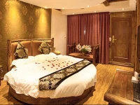 Lijiang Golden Sunshine Boutique Hotel 4*