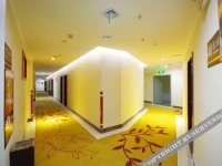 Super 8 Hotel Wuyi Square Branch 