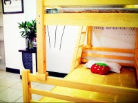 Xian Little Bee Capsule Apartment 