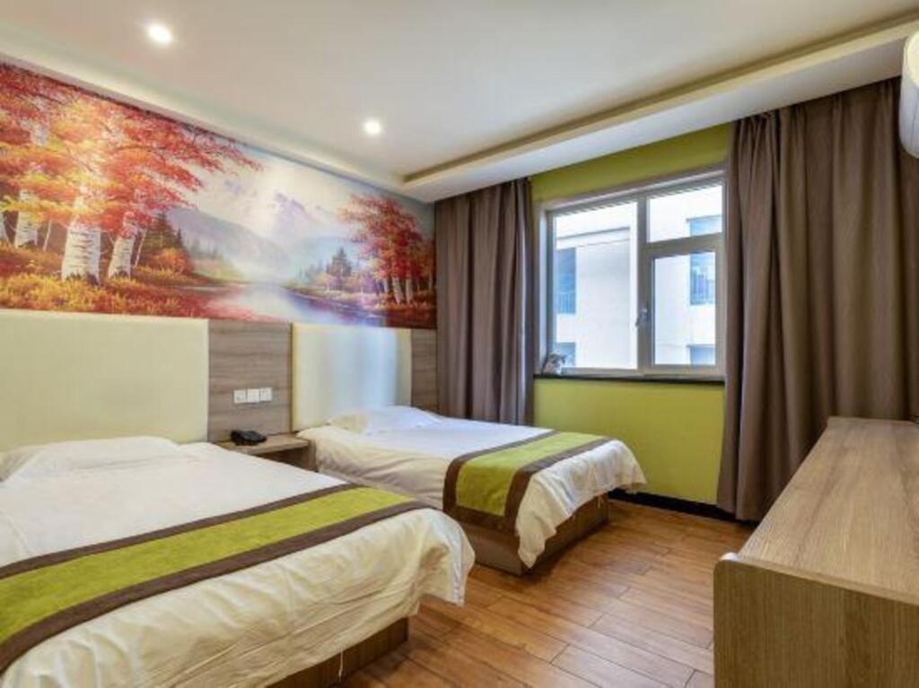 Maple Theme Hotel 