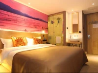 Yo-Yo Pinke Hotel 