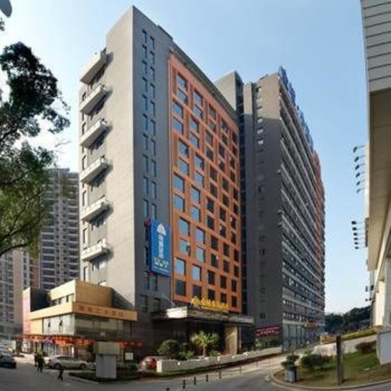 Golden Peninsula Hotel 