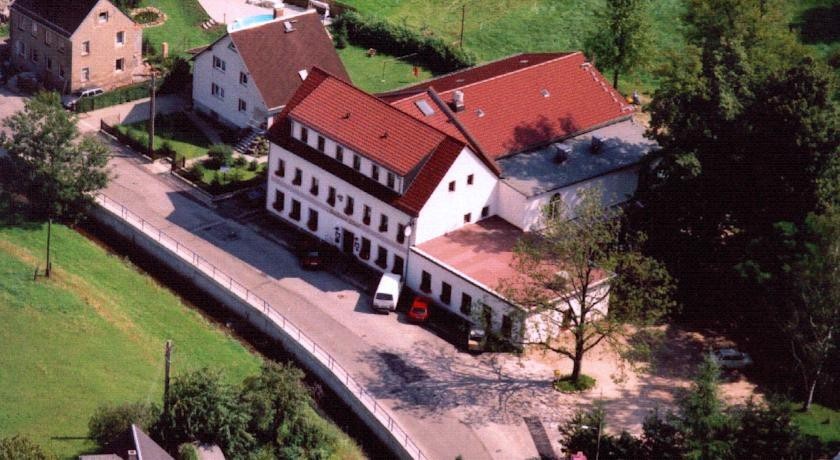 Landhotel Goldener LГ¶we mit Pension Am Taurastein 