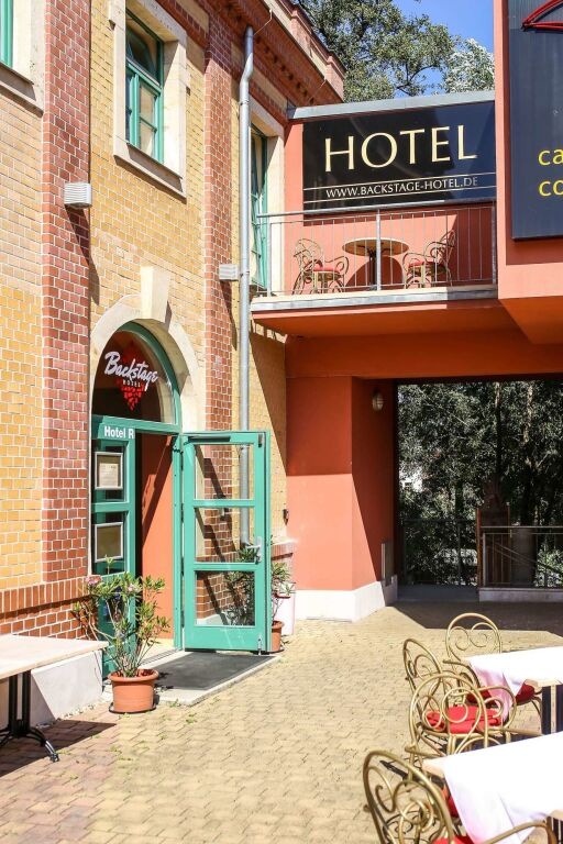 Backstage Hotel 
