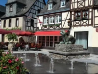 WinzerhГ¤uschen am Brunnen 