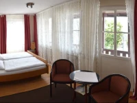 Landhotel Krone - GГ¤stehaus vom Roten Schloss in Jagsthausen 