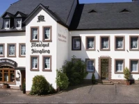 GГ¤stehaus Weingut - FrГ¶hliches Weinfass 