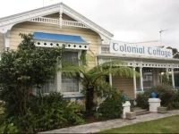 Colonial Cottage Motel 2*