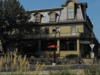 Altland House Inn & Suites 
