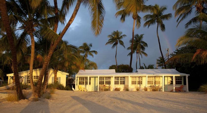 Pines & Palms Resort 