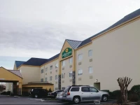 La Quinta Inn and Suites Knoxville Airport 