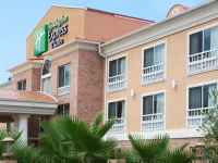 Holiday Inn Express & Suites Alexandria 