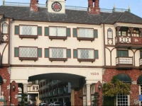 Anaheim Camelot Inn & Suites 
