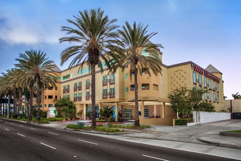 Desert Palms Hotel & Suites Anaheim Resort 