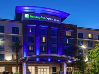 Holiday Inn Express & Suites Anaheim Resort Area 