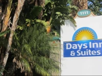 Days Inn & Suites Anaheim by The Park 