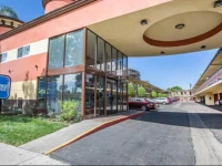 Rodeway Inn & Suites Anaheim by the Convention Center 