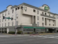 GuestHouse Inn & Suites Anchorage Inn 