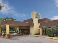La Quinta inn & Suites Armonk Westchester County Airport 