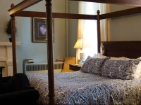 Bourbon Manor Bed & Breakfast Inn 