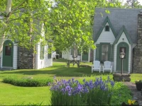 Hearthside Village Cottage Motel 