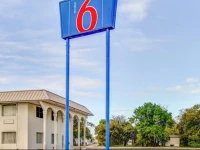 Motel 6 Waco - Lacy Lakeview 