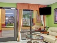 Super 8 Nashville West 
