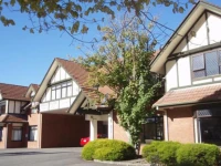 Champers Motor Inn 