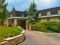 Meadowbrook Inn & Suites 