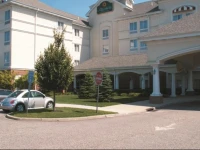 La Quinta Inn & Suites Islip MacArthur Airport 