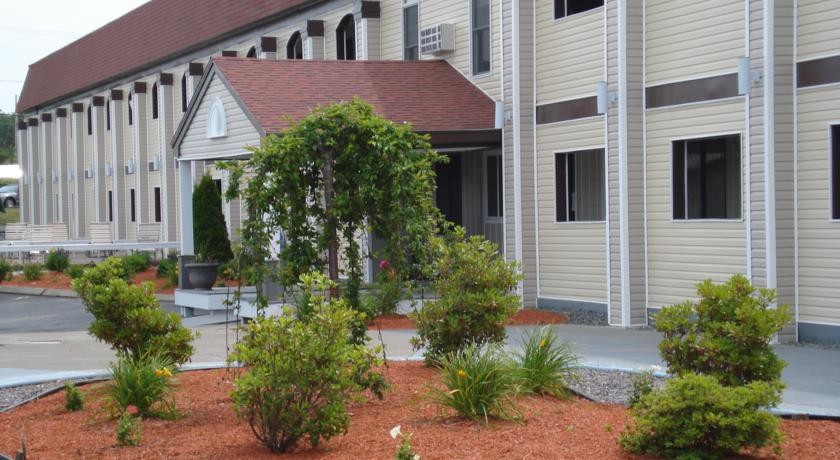 All Seasons Inn & Suites 