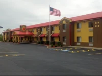 Super 8 - Exit 22 - Bowling Green 