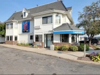 Motel 6 Milwaukee West - Brookfield 