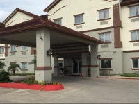 Deluxe 6 Inn & Suites 